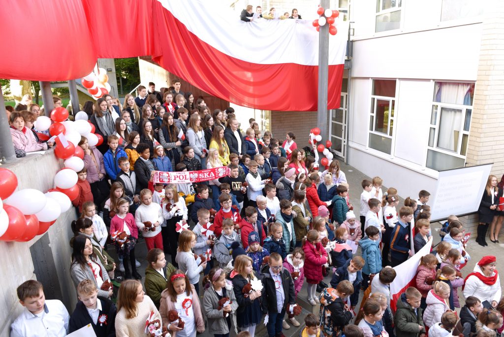 MIĘDZYPOKOLENIOWE ŚPIEWANIE W PRASIE POLONIJNEJ