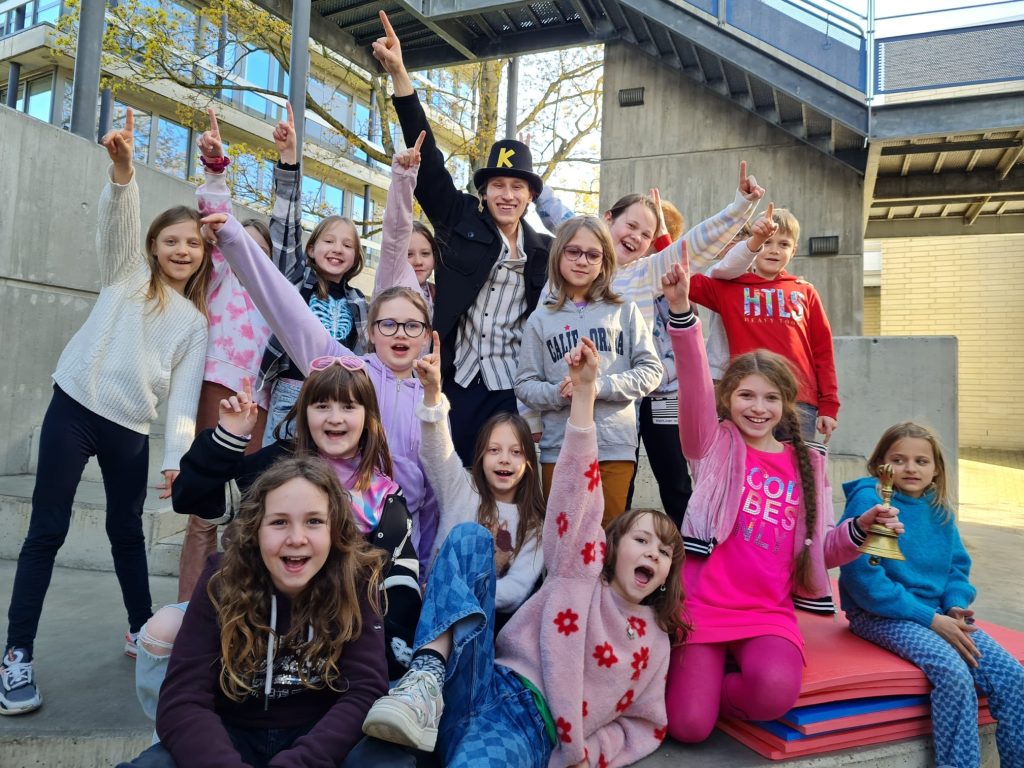 Magia teatru zagościła w murach naszej polskiej szkoły