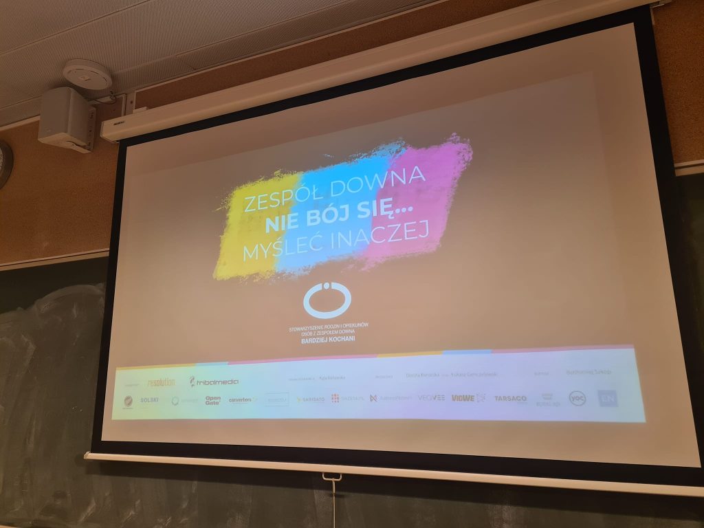 Różne skarpetki symbolem Światowego Dnia Zespołu Downa🫶