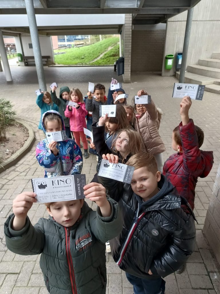 Oddział Dziecięcy idzie do Kina!
