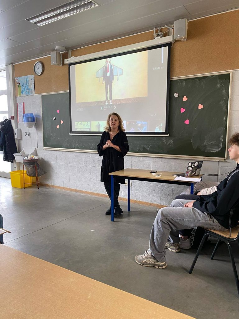 🚀 Kosmos bliżej, niż myślisz! 🌍 Jak technologie kosmiczne wpływają na naszą codzienność? O tym opowiedziała nam dr Agnieszka Łukaszczyk-Borges! 👩🏻‍🚀✨
