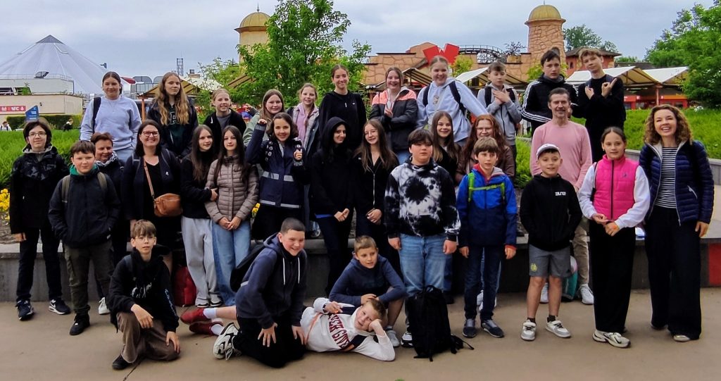 🎡 Emocje, zabawa i integracja – wycieczka klas 5c, 6a i 7c 🚍