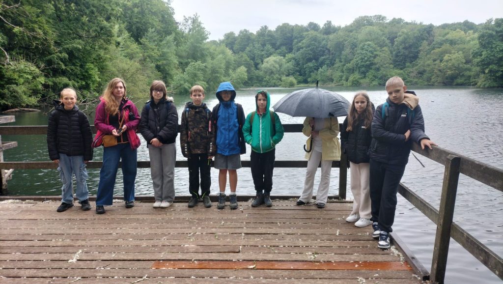 🌿🚶‍♂️ Klasa 6c na tropie przyrody – od Jardin botanique Jean Massart po Forêt de Soignes! 🌳☀️