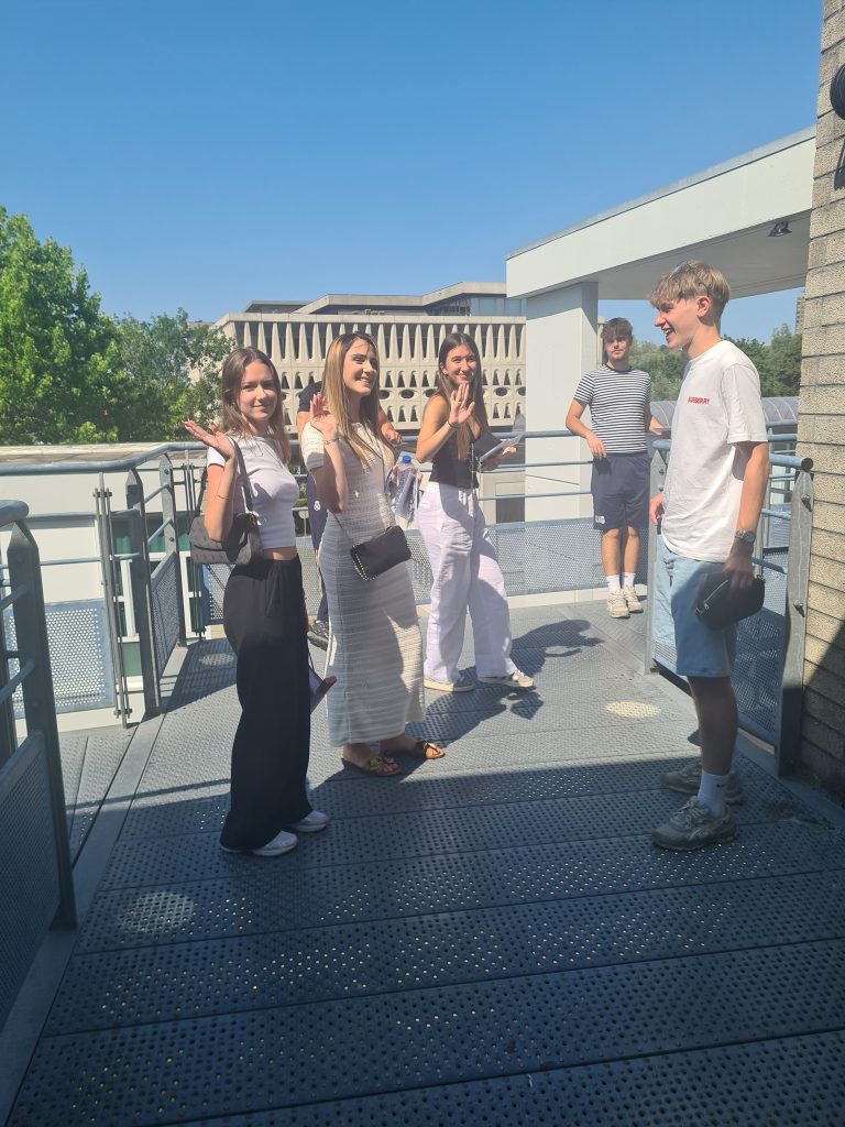 📘 Zakończenie z przymrużeniem oka (i łezką w oku) – pożegnanie IV LO 😢🎓