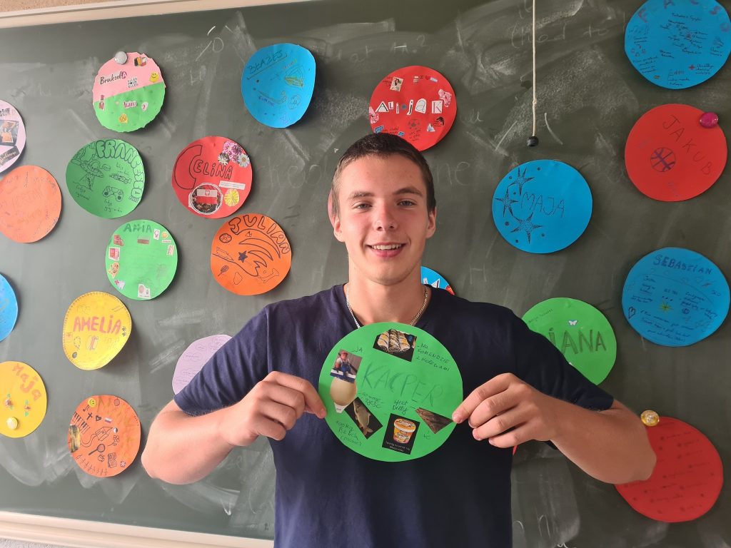 Kropka łączy światy – moda, sztuka i my! 🔴