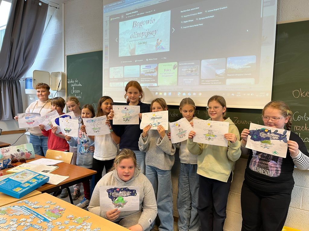 W krainie bogów i herosów – klasa 5b odkrywa starożytną Grecję 🏛️