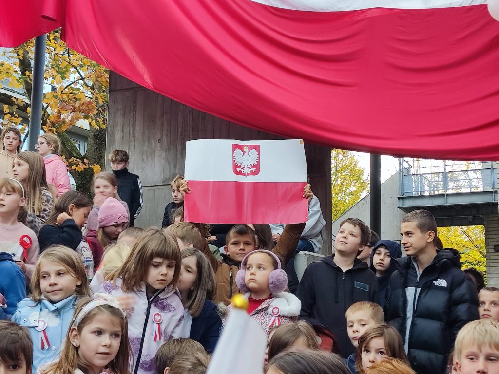 „Szkoła do Hymnu” – wspólnie odśpiewaliśmy Mazurka Dąbrowskiego 🎶