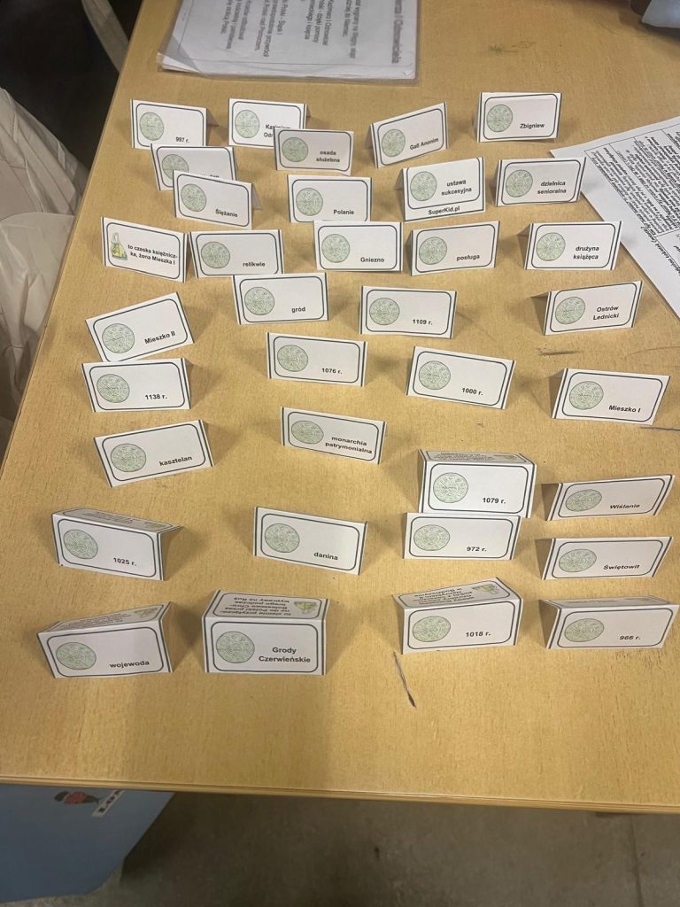 1LOA w akcji: nauka historii pełna zabawy i kreatywności! 🔍🧩