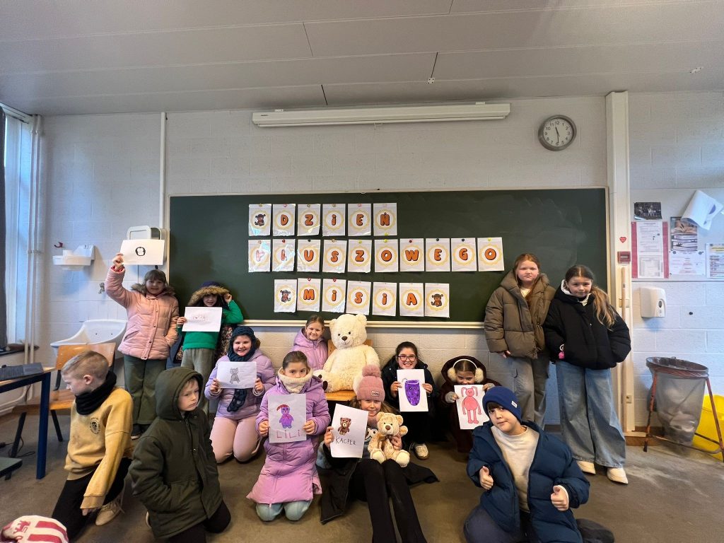 🐻 Pluszowe święto w 3C i Oddziale Dziecięcym B — misie, rysunki i dużo radości
