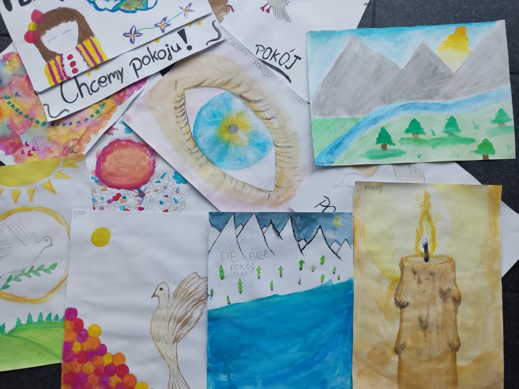Nigdy więcej wojny! – ważna lekcja z Kamieni na szaniec 🎨🕊️