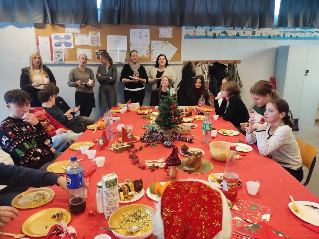 Kolędy, smaki i świąteczna radość  🎶🥟🎄