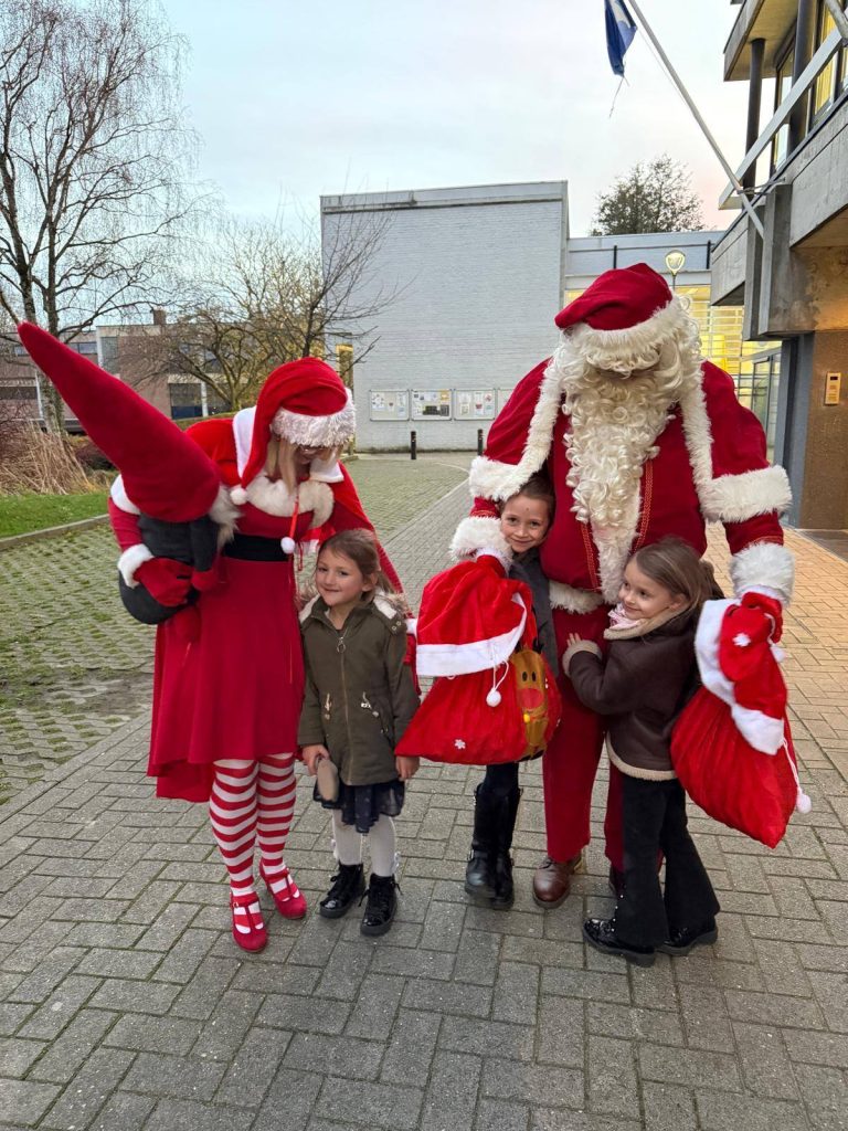 Mikołaj wylądował w naszej szkole!  🎅🛷❄️
