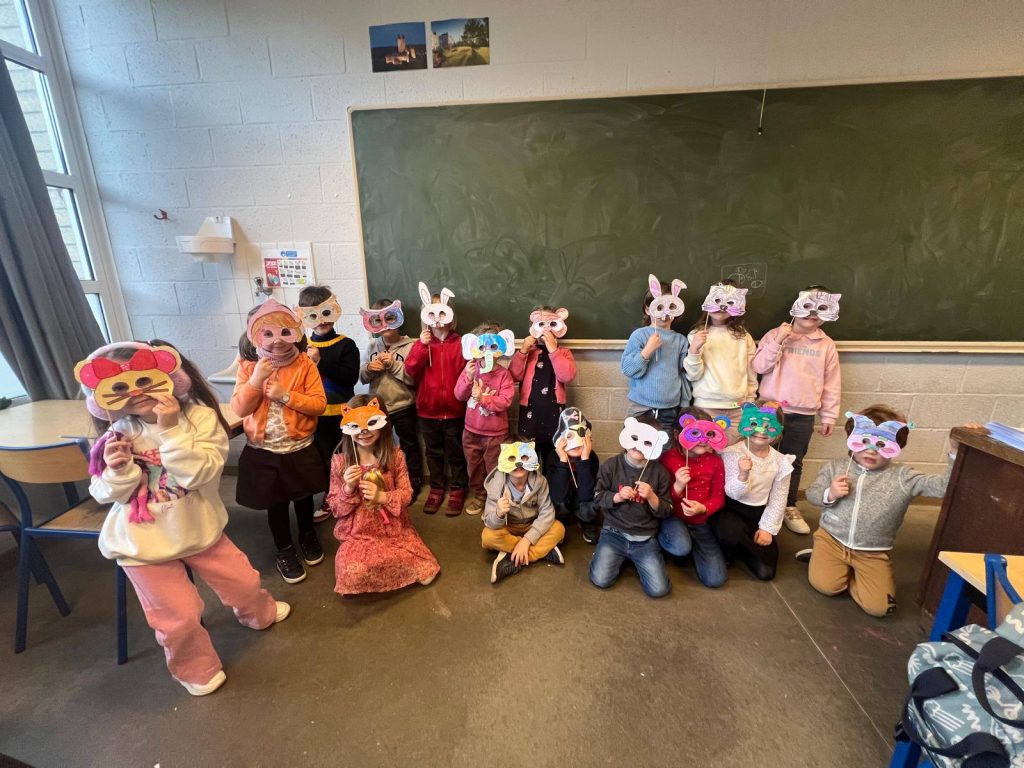 Tuż przed karnawałem… kolorowo i kreatywnie w Oddziale B! 🎨🎭