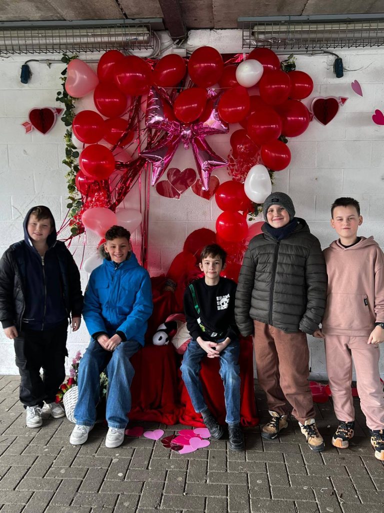 Od „Katarynki” po „Kapelusz za sto tysięcy” – 5d w pełnym składzie! 👦📖