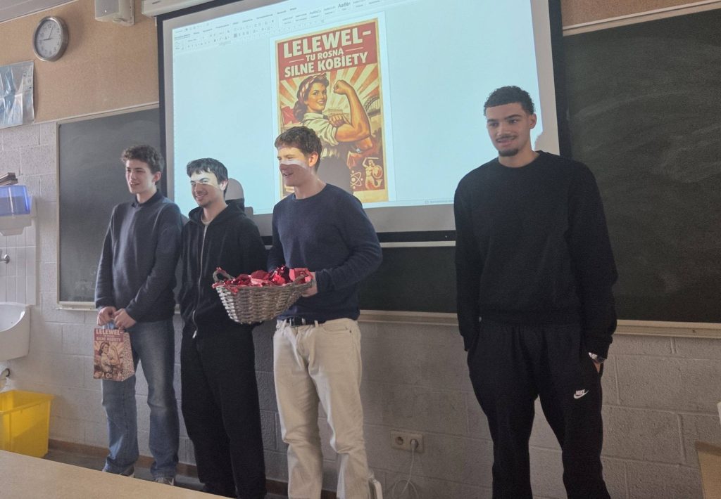 🌸 Słodki upominek i ważne słowa – Dzień Kobiet w klasach 3b i 4