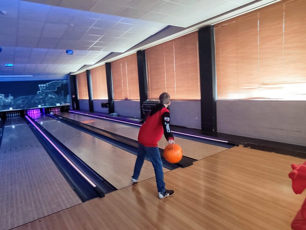 🎳 Deszcz? To idealny czas na kręgle!