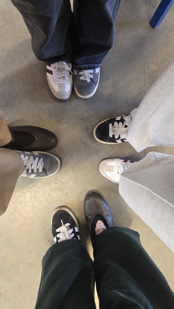 Dwa różne buty, jedna ważna idea – integracja, empatia i akceptacja! 👟👞💙